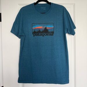 Patagonia Slim Fit Fitz Roy Horizons Responsibili-Tee in Anacapa Blue size Large